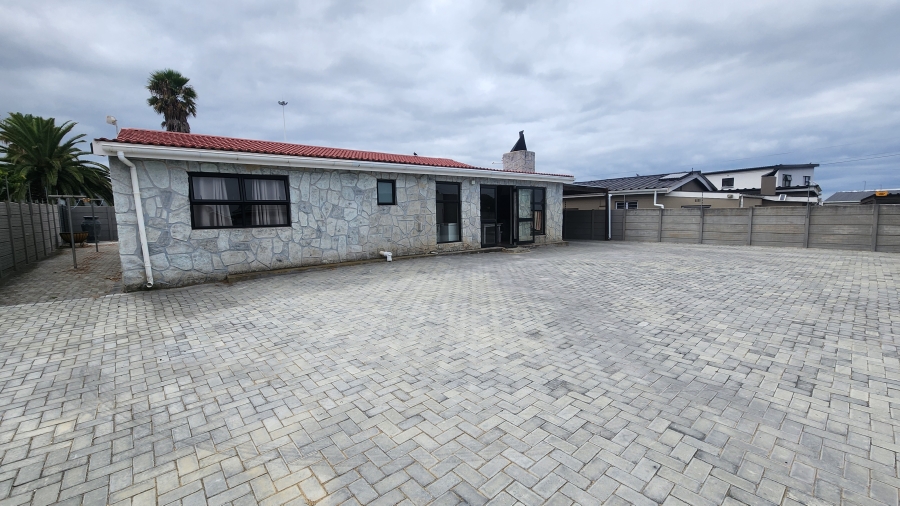 3 Bedroom Property for Sale in Sandbaai Western Cape